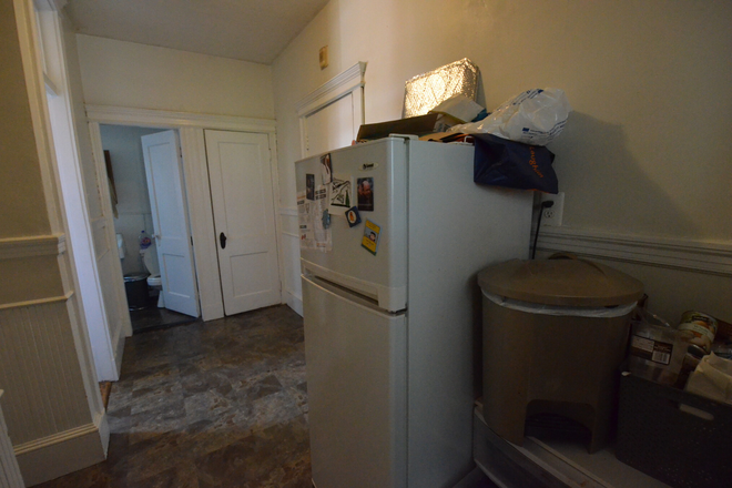 1 - 3 bed - H&HW included - $3700 - Burbank - Cats - Close to campus- Laundry Apartments