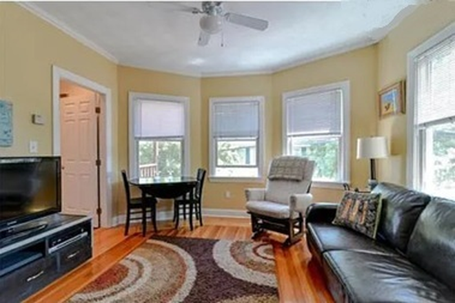living room - Entire 2nd floor of the house 2-bedroom, side-yard, 2 cars parking