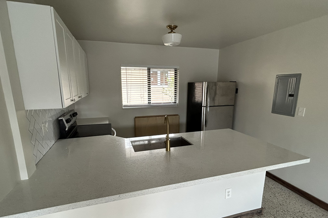 Kitchen - Very nice 2/1 apartment in 2nd floor of quiet 4-plex located minutes from Brickell