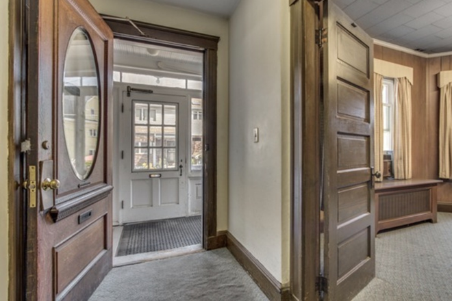 Doorway - RARE 4 BED 2.5 BATH NEAR TUFTS UNIVERSITY Apartments