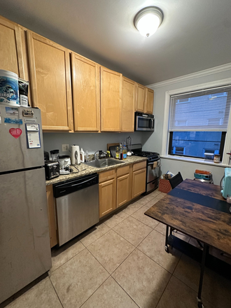 Kitchen - Northwestern Summer Suite (2135 Ridge Ave)