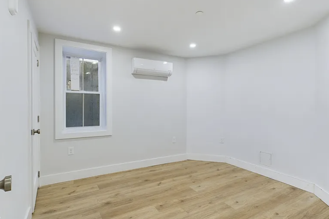 Bedroom, 10'1" x 11'1" - apartment close to campus, less than 5 minutes walk to bus stop