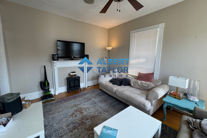 Living Room - Spacious 4 Bed 1 Bath with Laundry!!