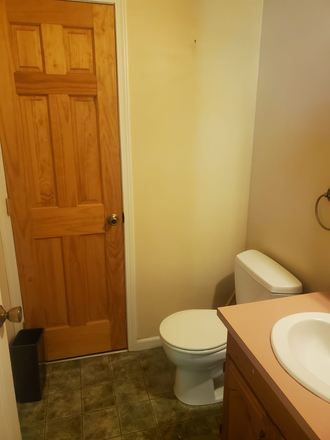 bathroom 2 - Single large bedroom in an awesome 4Bed 2bath house close to downtown