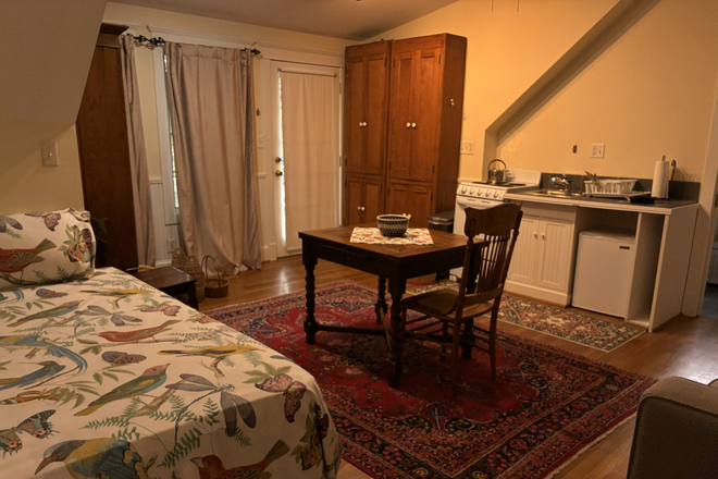 studio apartment kitchen - Carriage House on Oxford Road