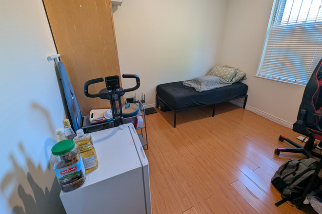 View of the room from the door - 1 Furnished Bedroom (with on site Laundry) a 10 minute walk from the St George Campus