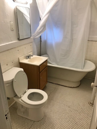 Visit hubrealtyproperties.com - Front facing 2 bedroom, eat in kitchen, handy to the Green line Apartments