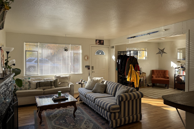 Living Space - Cosy Room Close to Campus! House