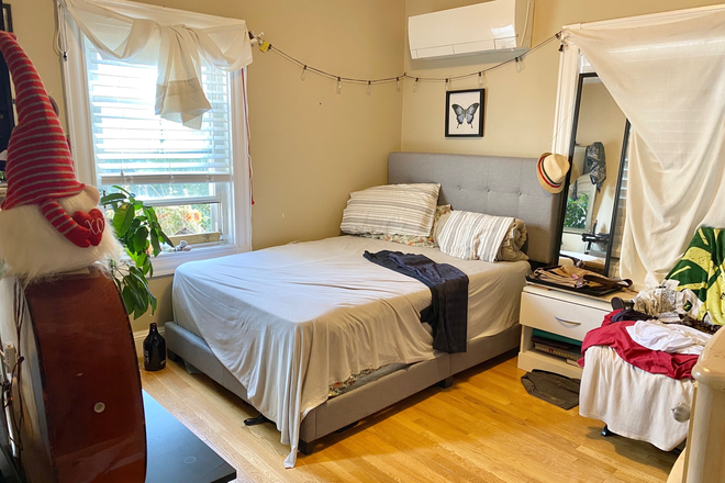 Room 2 - 3 - Renovated home next to red line stop, walking distance to UMB, free laundary