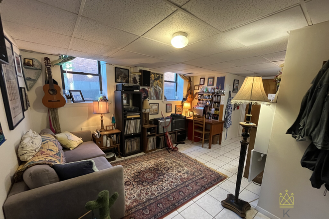 living room - Garden Level Coolidge Corner 1 bed for 10/1 - landlord pays the broker fee Apartments