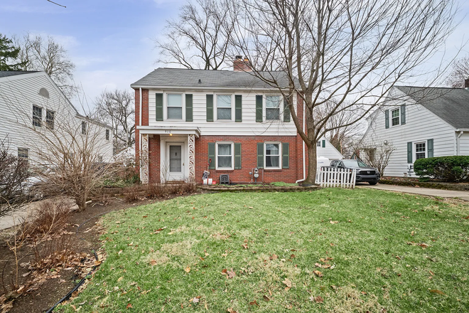 Outside Street View - 910 Vine St. - 4 beds 2 bath - from 08/2026