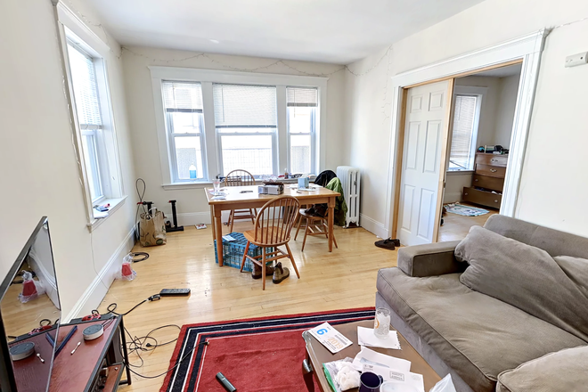 living room - *NO BROKERS FEE!* Huge 2 Bed / 1 Bath Heat&Hot Water Inclu.! Available 8/1/26!! Apartments