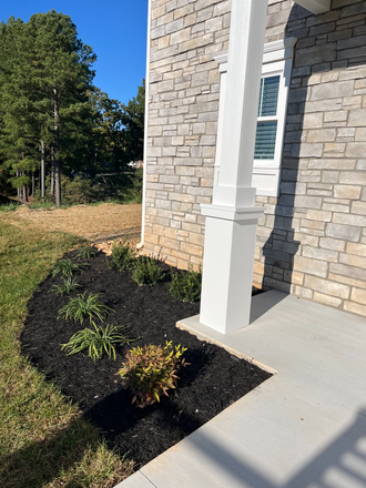 Front Garden - Heritage Pointe Townhome