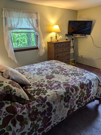 Larger room for $700 - 2-Bedrooms in a Raised Ranch House