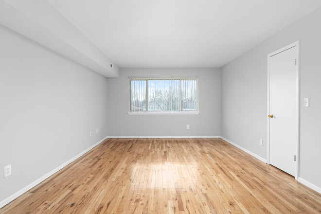 Living Room - 2BR condo-Brian Ct-Princeton