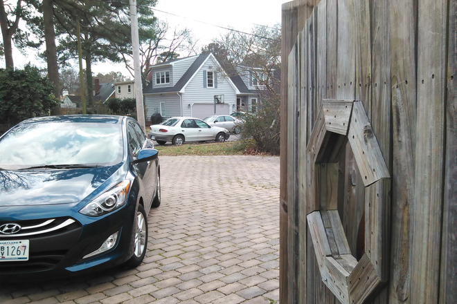 1800 sq feet paver driveway.  Off street parking - Edgewater 1/2 Mile from ODU House