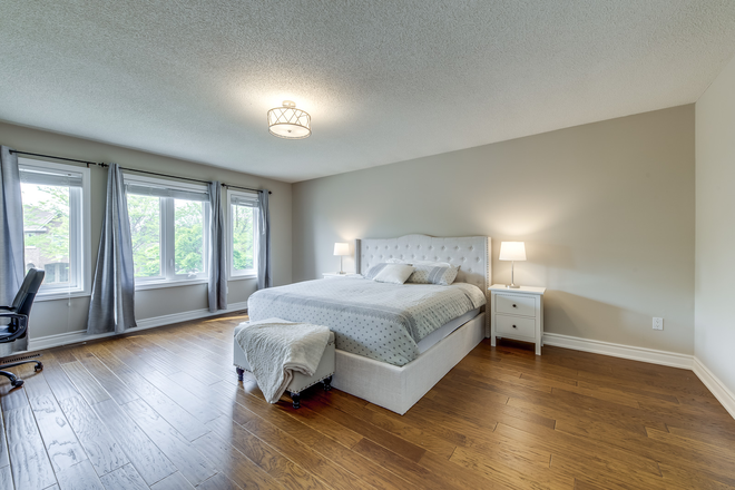 Masterbedroom with Ensuite Bathroom - Furnished residence with amenities available close to UTM - Male students only