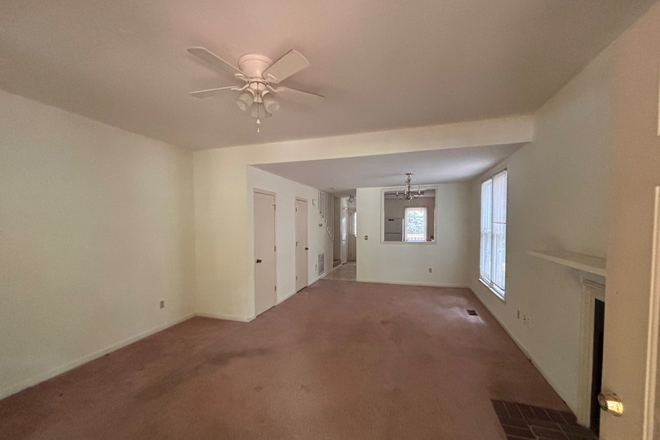 Living room - Cozy duplex close to campus Duplex