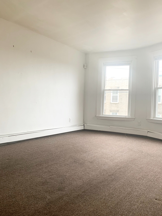 Living area - Sun filled 3 bed apartment avail. on Parker Hill Ave. in Mission Hill!