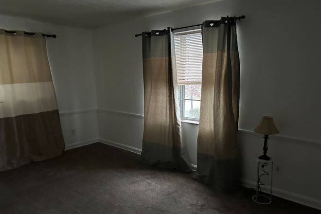 Bedroom - 2 family (upstairs unit) Duplex