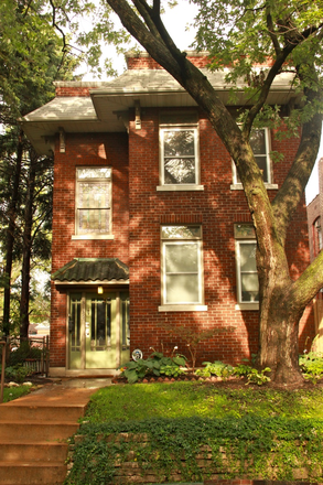 front entry - Charming 1250 sq ft 2 bed less than a block from Tower Grove Park