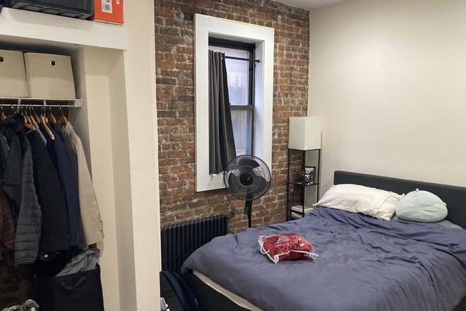 . - Shared Bedroom in Hemenway St- AVAIL 9/1