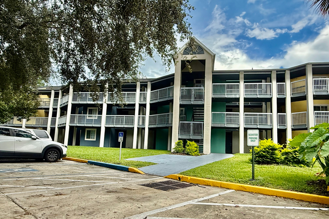 Outside of apartment - 2-bed/2-bath apartment in Oakbrook Walk