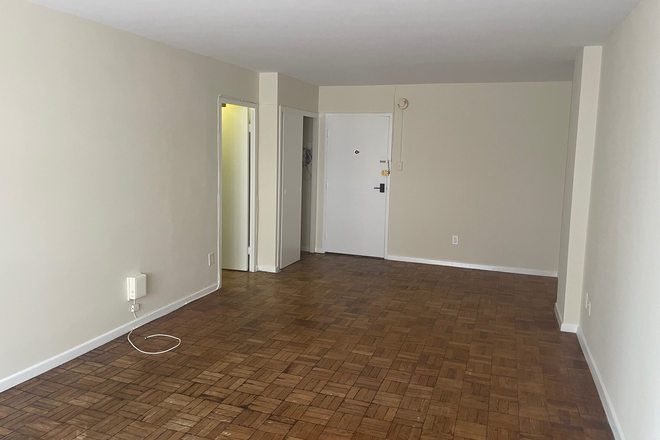Main room - Foggy Bottom Studio – Utilities Included + Walk-In Closet – $1,750 Apartments