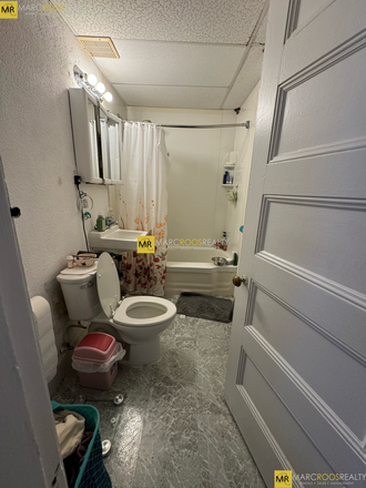 Bathroom - Beacon St Studio Kenmore Sq Apartments