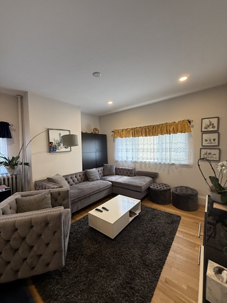 . - MODERN 3 Bed/2 Bath w/LAUNDRY in Unit - Avail 10/125!! Apartments