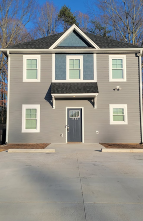 Outside street view - Charlton Farms Luxury Student Homes