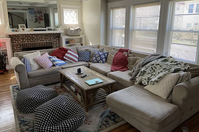 Living Room - Cozy 6 bedroom, 2.5 bath home located close to campus with a lovely view
