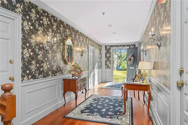front entrance - Historic 2 Bdr Apt. in Downtown, Next to RISD & Brown, Walk to Train Station