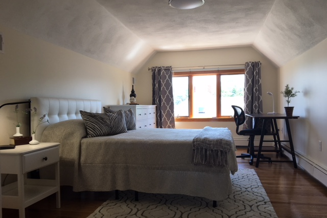 Bedroom - Minutes to Harvard Campus! Roommates Wanted.  No Fees, Safe, Clean, Easy Access to Train/Bus