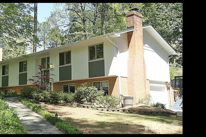 Exterior - Sunny Furnished 3-BR/3-BA for Fall Semester, Hardwood floor, Fenced yard, walkable neighborhood