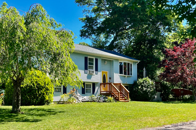 Front Door - 2026-2027 three bedroom two bath house only 20 minutes to URI.