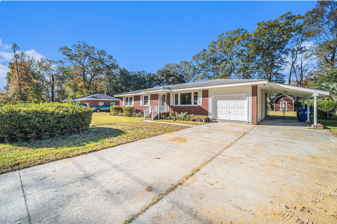 Front Yard/Carport - Island Living 4BR 2 Bath Home