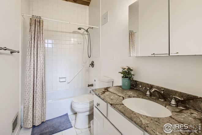 Bathroom - Single Room Sublet with Rooftop/Penthouse Near Campus and Amazing Views