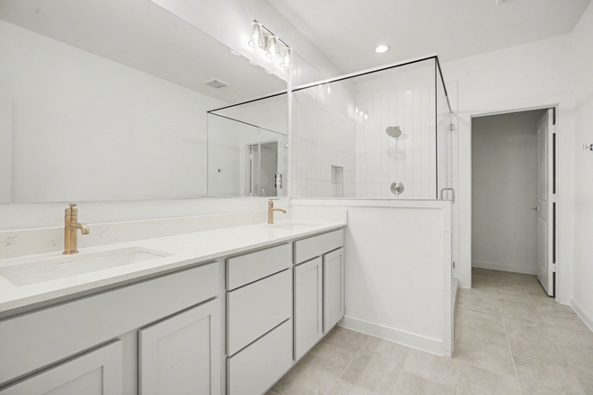 Bathroom C - Luxury Student Housing Near UH, Rice & TSU | Spacious Rooms Start at $650 | Max 2 People per Bath House