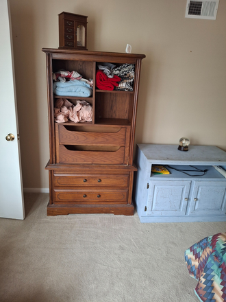 Bedroom dressers - 1BR, PRIVATE BATH in my condo. Kitchen access. Rent adjusted for time away from LU. $475/mo.