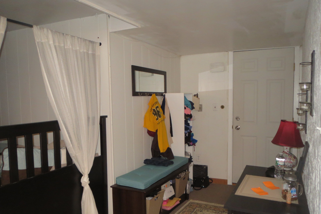apartment front entrance door - Heated large studio near Harvard Med. School. On T. Parking. For 7/1. Apartments