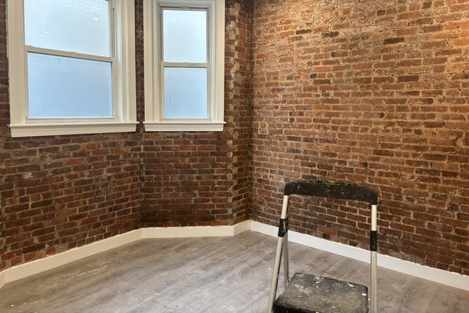 Bedroom - Room Available in 4 Bed! Available 9/1/26! Apartments