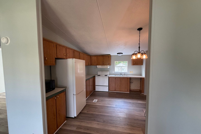Photo - Spacious 3 Bedroom Home with Large Front Porch