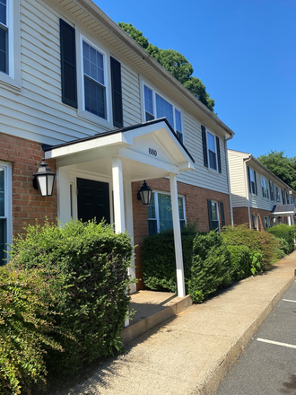 Exterior - Fountain Court Apartments