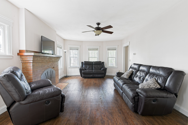 Living room - All new, first floor 3 bedroom apartment, spacious and efficient. Between Westcott and University.