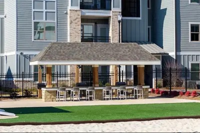 Grilling Area/Volleyball pit - Yugo Pavilion Apartment, 5 minutes from main campus