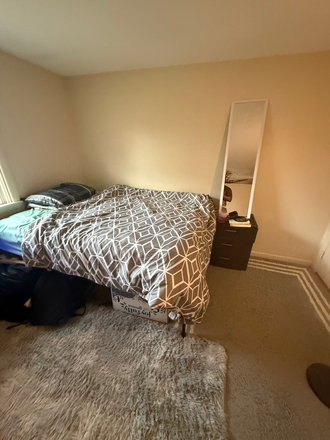 Bedroom - 81 Summer St Amherst, MA 01002 - $733/month Spring Sublease Apartments