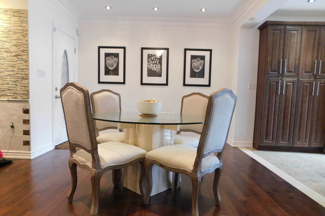 MF DINETTE - BLOOR SPADINA,$1550.Furnished Bedrm w/En-suite Bath.Mins.to Robarts,Grad Hse,Metro,Subway,Shoppers
