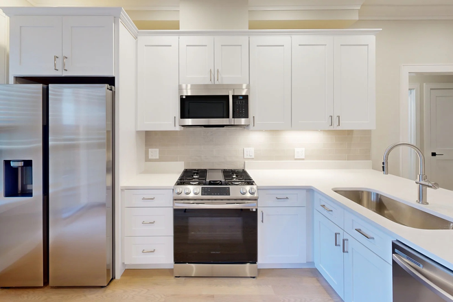 living - STUNNING 3 BED WITH IN-UNIT LAUNDRY, ONLY 50% BROKER FEE!! 9/1/26!