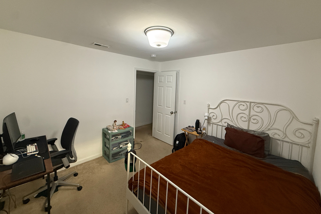 Bedroom - $700 monthly Private, furnished bedroom House